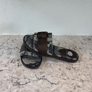 Yellow Box Camouflage Buckle Sandals